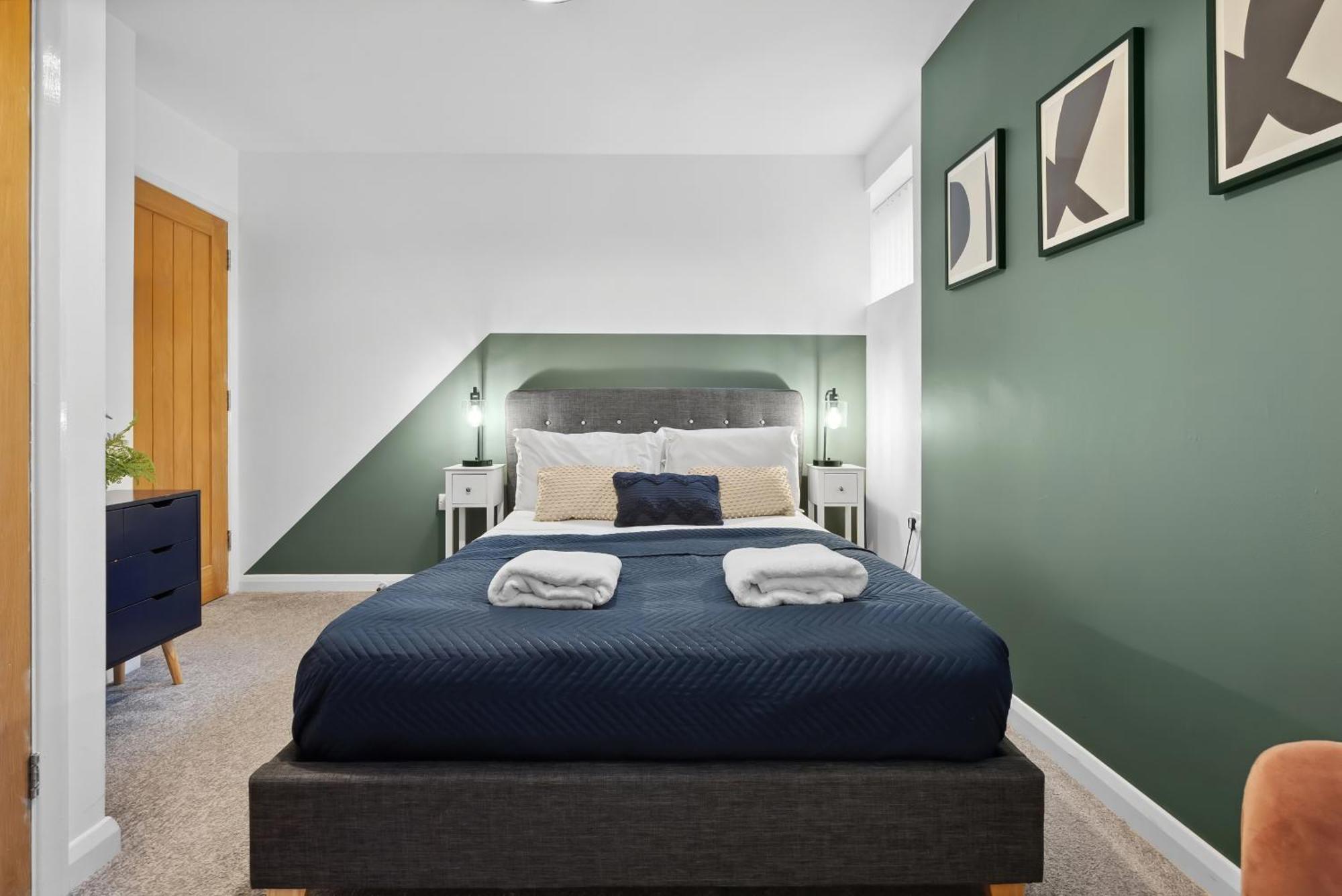 Corinium Lodge - Town Centre Apartment 赛伦塞斯特 外观 照片