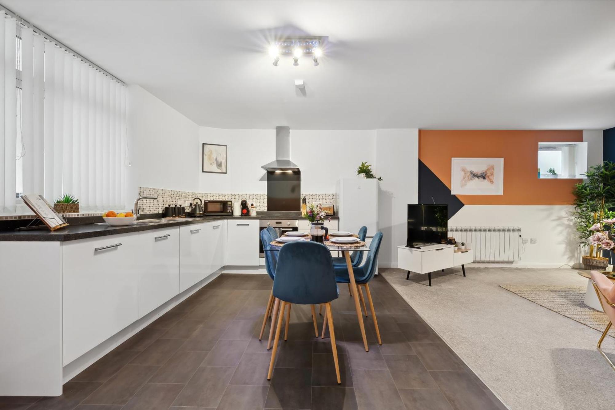 Corinium Lodge - Town Centre Apartment 赛伦塞斯特 外观 照片