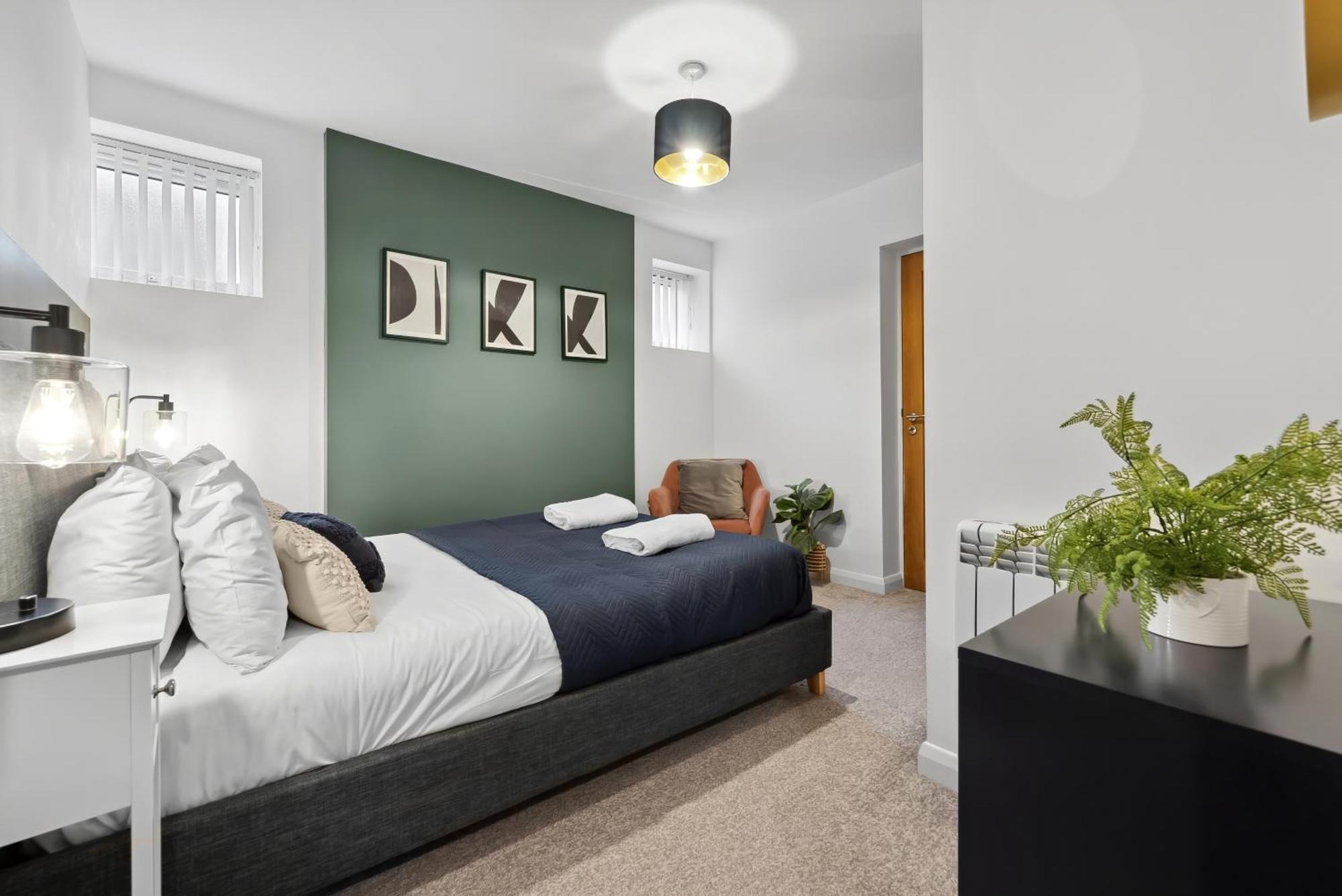 Corinium Lodge - Town Centre Apartment 赛伦塞斯特 外观 照片