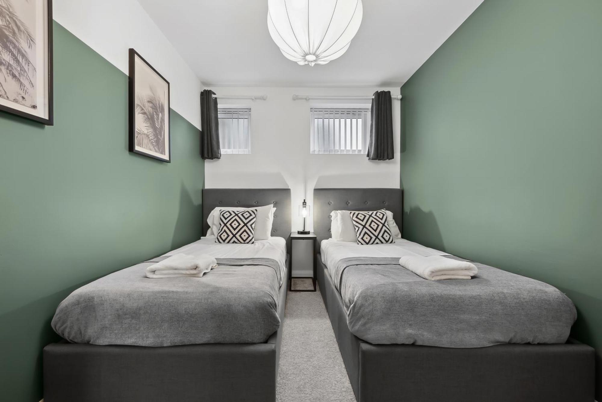 Corinium Lodge - Town Centre Apartment 赛伦塞斯特 外观 照片