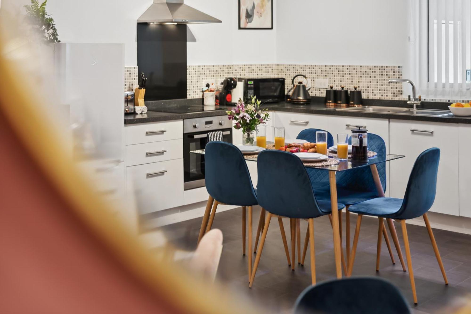 Corinium Lodge - Town Centre Apartment 赛伦塞斯特 外观 照片