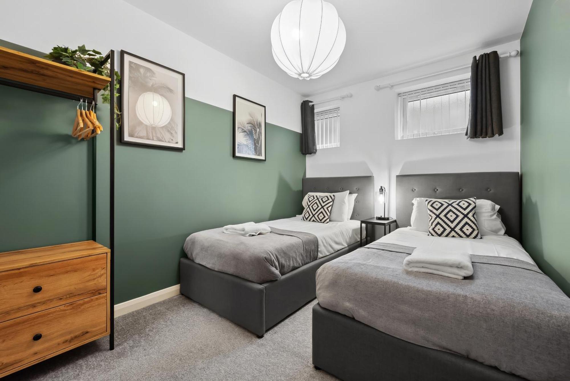 Corinium Lodge - Town Centre Apartment 赛伦塞斯特 外观 照片