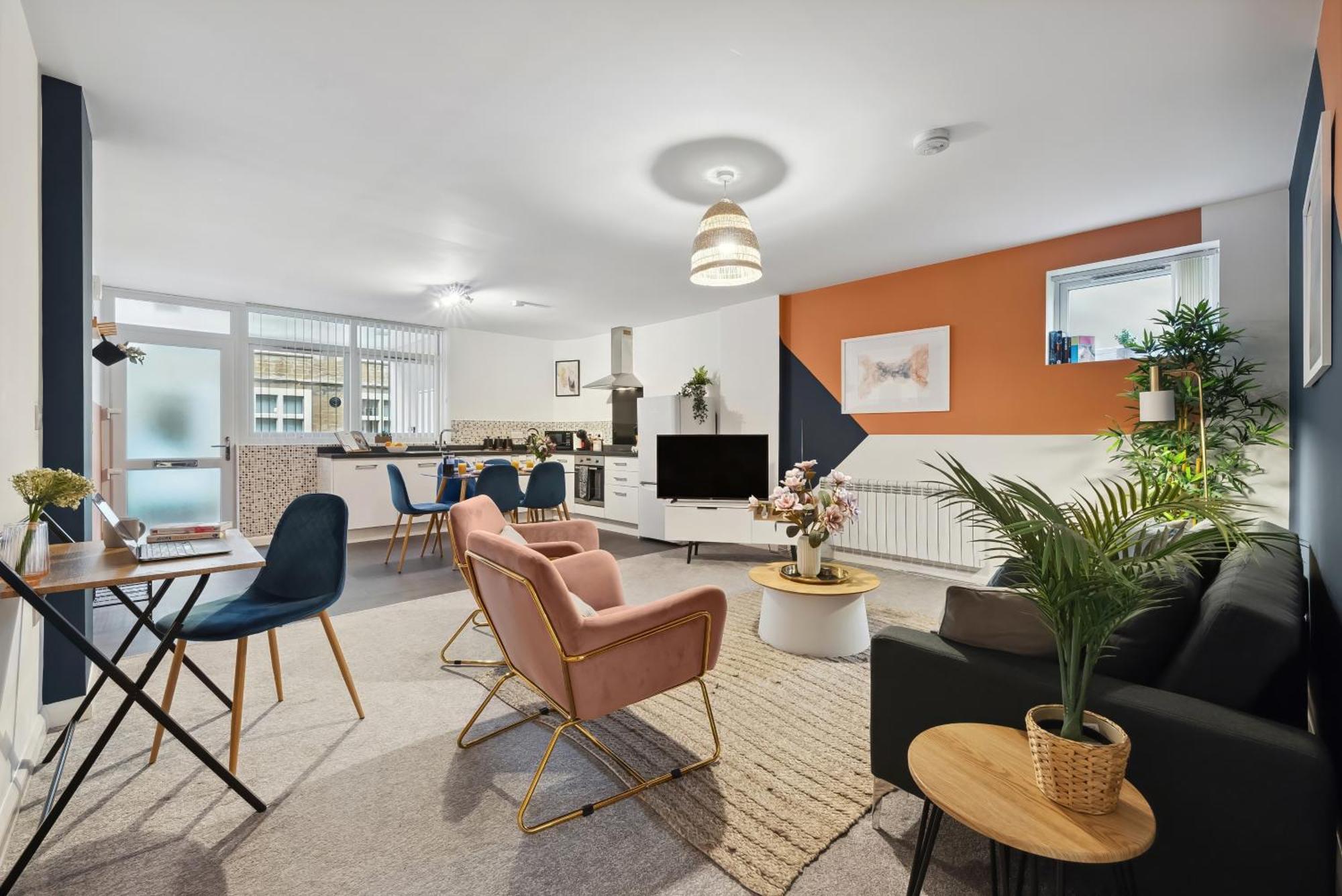Corinium Lodge - Town Centre Apartment 赛伦塞斯特 外观 照片