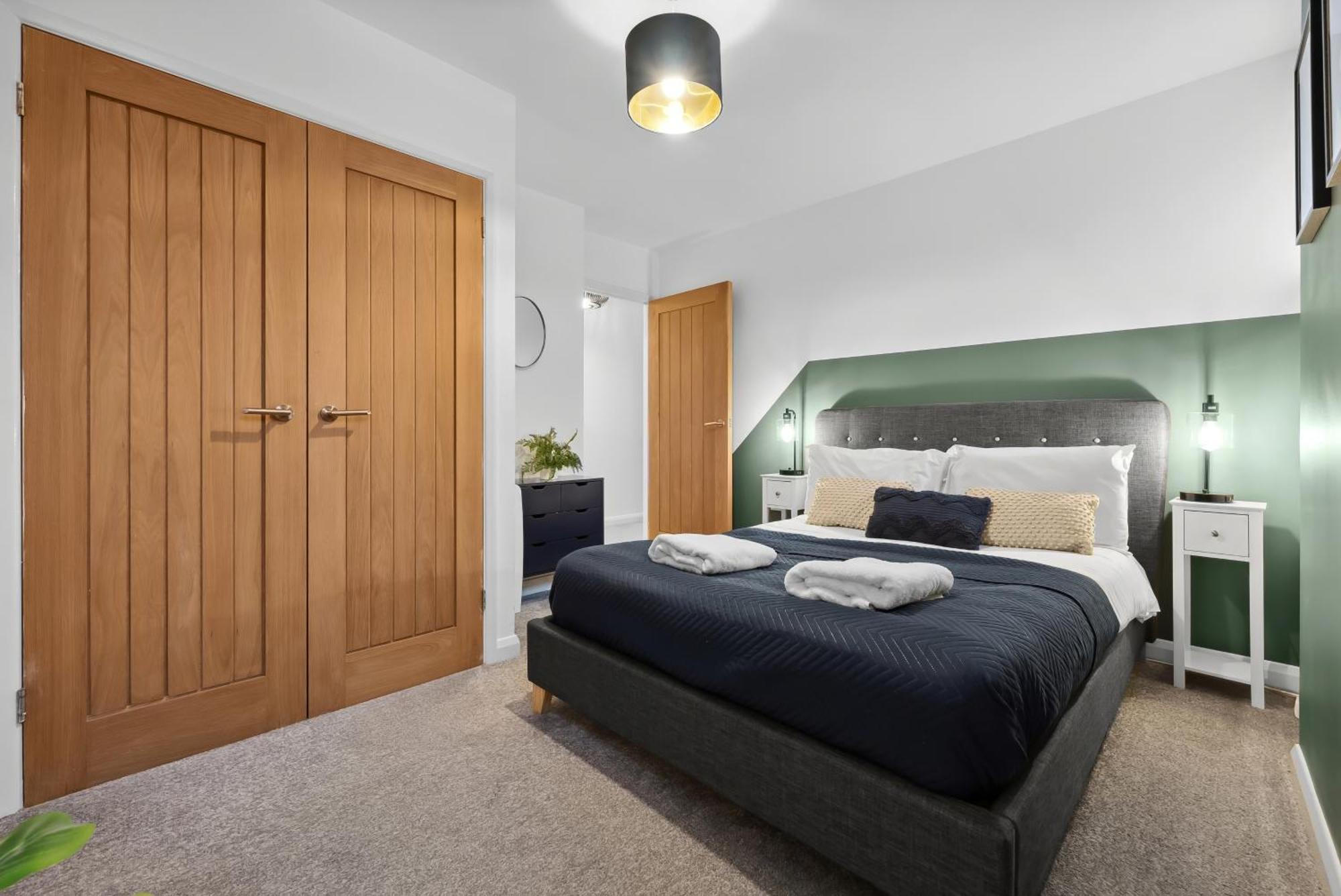 Corinium Lodge - Town Centre Apartment 赛伦塞斯特 外观 照片